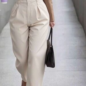 High-Waist Pleated Wide-Leg Pants in Cream